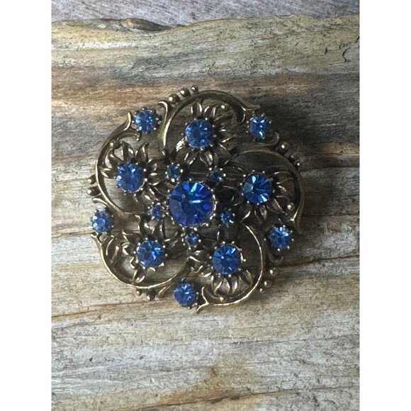 Vintage Coro Gold Tone Brooch With Blue Rhinestones - Picture 6 of 6